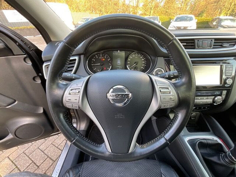 Nissan Qashqai 1.2 DIG-T Tekna Navi PGD Safety AVM 19'